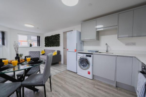 BRAND NEW Luxe Two Bedroom Flat! Excellent WiFi